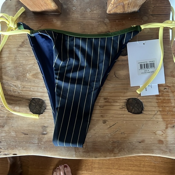 With Jean bikini set - Picture 5 of 7